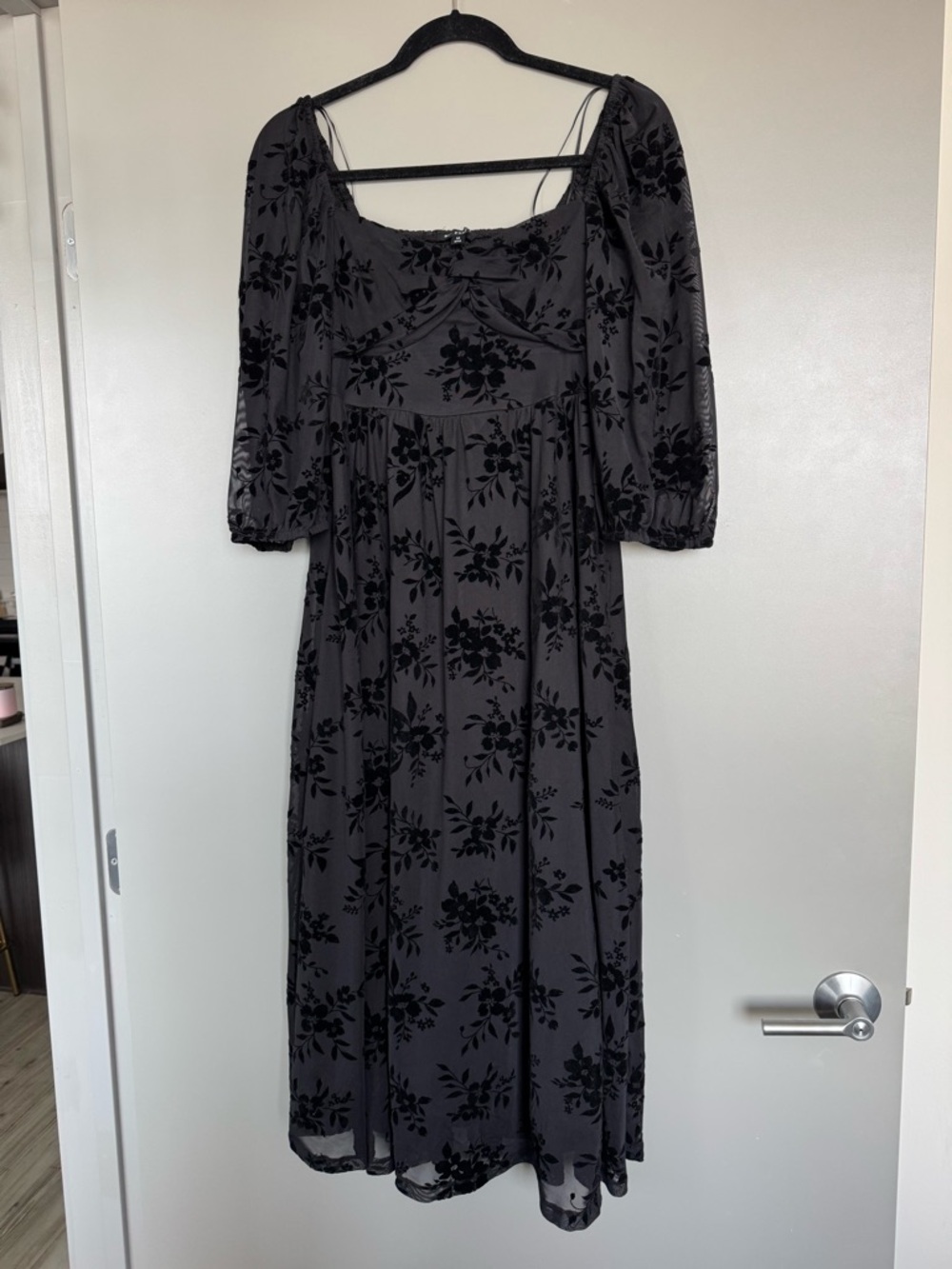 Blu Pepper Black Floral Velvet-Print Midi Dress